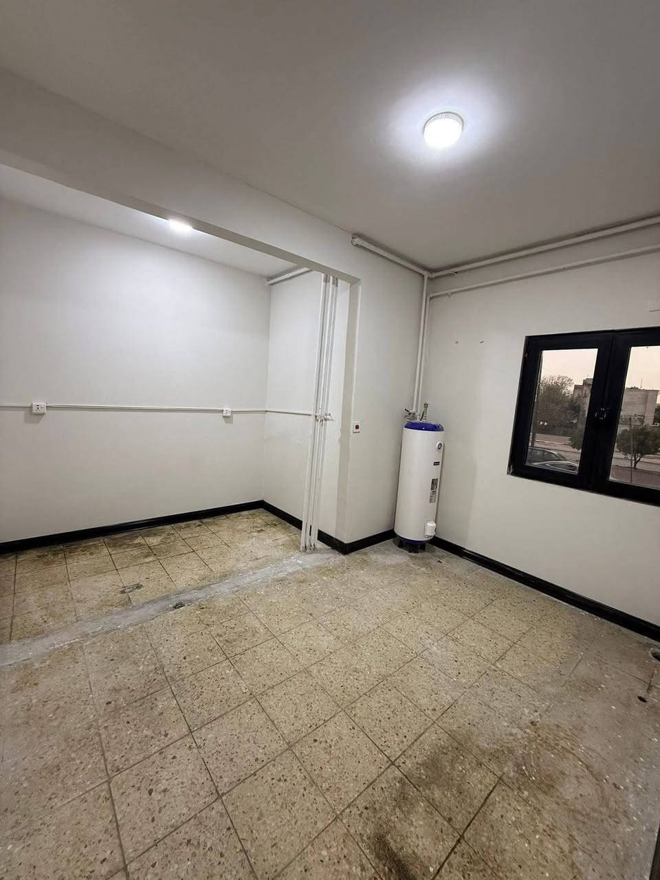 #للأيجار___في___السيدية
شـقة طابـق اول السيدية مجمع 5

تحتوي على 3 غرف نوم وصاله ومطبخ وخدمات

بدل الايجار 750الف  
______________________________________
للأستفسار اكثر تفضلو بزياره مكتب الطائي للعقار 💎

السيديه شارع المركز عماره شركه السراب للمطابخ ✔️

او الأستفسار ع الارقام ادناه 📞↘️↘️ (متوفر واتساب )📌🔛

***********
