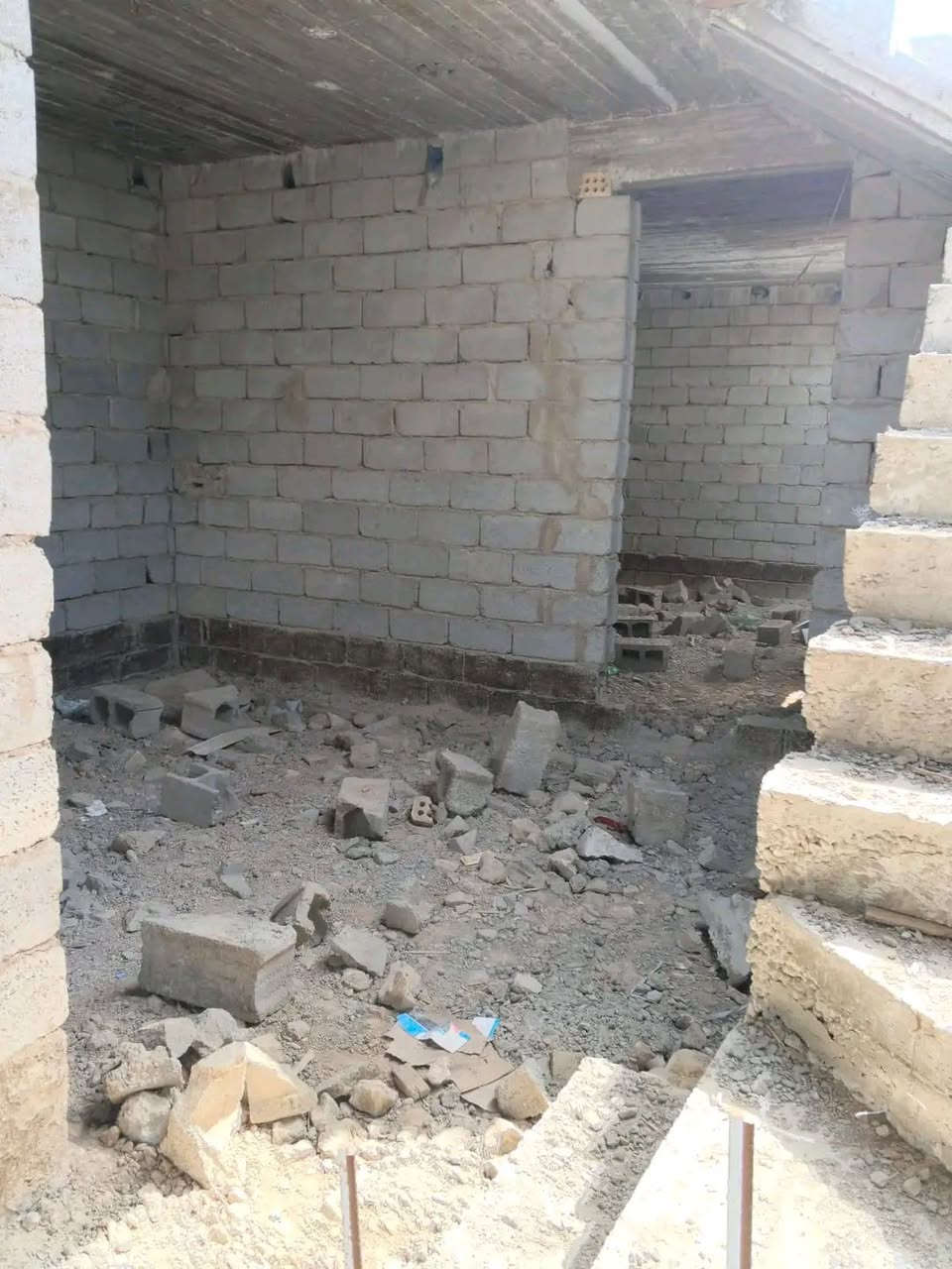 هيكل للبيع الدورة هور رجب بالبداية مقابل افران الزيتون بالفرع جوة باسمي تحويل مباشر وسعر مناسب جدا المساحه 100متر جنس العقار سند 25 للاستفسار الاتصال واتساب ***********
