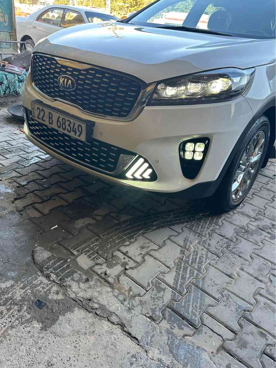 سلام عليكم 
سورنتو. مديل 20 
محرك 6 V
فول مواصفات. عده البنرامه 
بصمه. 
بردات خلفيه 
حساس امامي وخلفي 
اوتو هولد 
7 راكب 
تبريد 3 قطع 
ماشيه 90 الف 
كفاله عده بارد 4 أصابع 
كير ومكينه جدد بلا فتح 
جنطه ذكيه 
سعر 253 وبيهه. مجال.  
مكان سياره نجف الاشرف 
جديده سياره وبلعافيه ع ياخذهه 
الاستفسار *********** النجف, العراق
