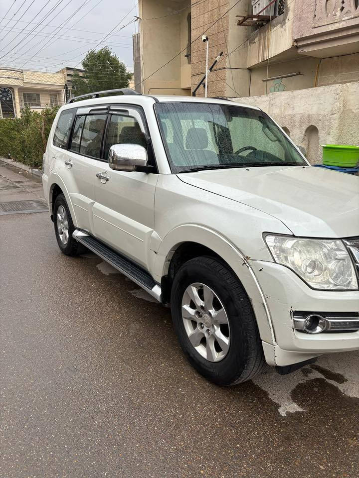 🔹باجيرو نص حبتور الموديل: ٢٠١٦
🔹 الفئة: GLS
السعر ١٦٥ $ 
🔹 المحرّك: 6 سلندر –3.5  لتر
🔹 كير: أوتوماتيك
🔹 الدفع: فورويل (دفع رباعي حقيقي)
🔹 عدد الركّاب: 7 مقاعد
🔹 الوقود: بنزين
🔹 اللون الخارجي: ابيض
🔹 الداخلية:مخمل مدرشم جلد
🔹 العداد: ماشي 155.000km

✨ المواصفات:
 • شاشة لمس
 • كاميرا رجوع
 • GPS
 • تبريد ثنائي
 • حساسات خلفية
 • جنطات وكالة
 • إيرباجات أمامي وجانبي
 • ABS و EBD
 • شبابيك ومرايا كهرباء
بيها جانلغ ايمن القرن صبغ  فقط
والباب الخلفي طخه خفيفة ما مصلح على وضعه 
للتواصل على الرقم 
***********
