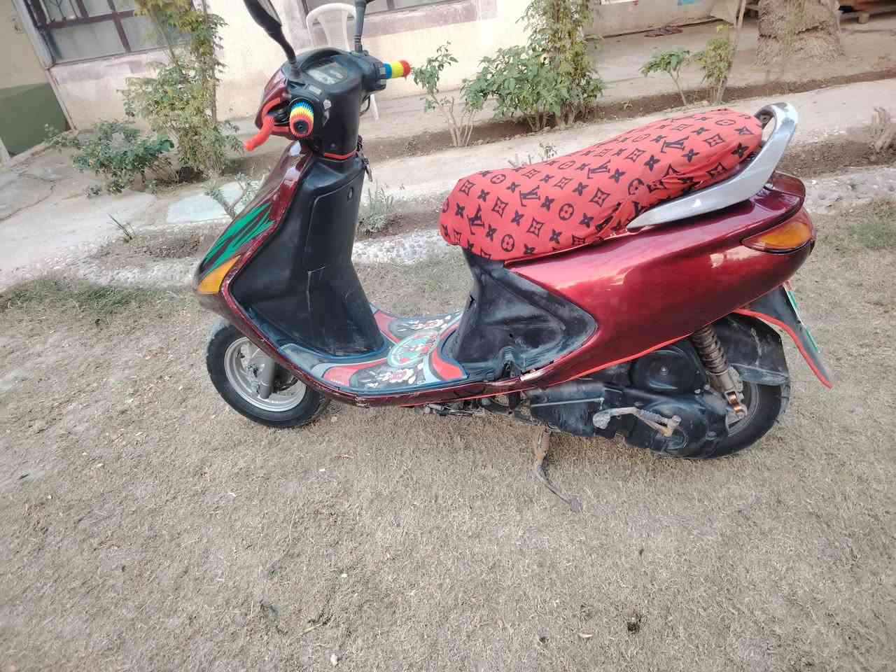 سلام عليكم ورحمة الله وبركاته دراجه فراشه للبيع العنوان بابل القاسم قرب حسينيه الشيخ احمد الوائلي  السعر خاص رقم الموبايل ***********
