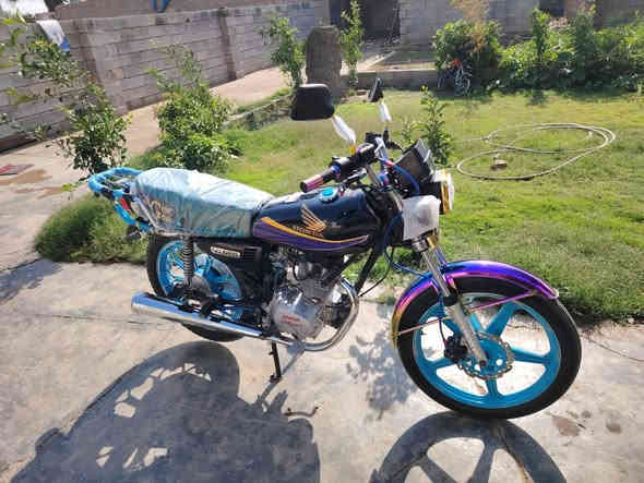 سلام عليكم للبيع دراجه موديل ٢١ دراجه حلو حيل متعوب عليها من البيت للمحل دراجه احله من الصوره سعر ٤٥٠ وبيها مجال  مكاني الضلوعيه رقم /***********
