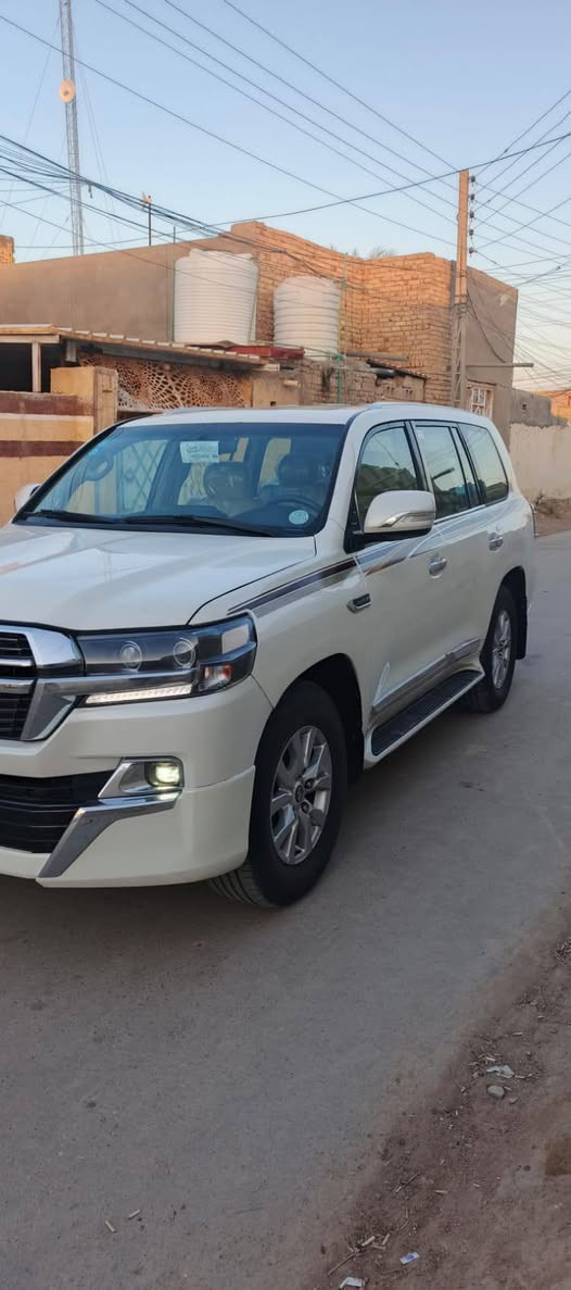 السلام عليكم رمضان كريم وصيام مقبول ان شاء الله لاندكروز 2011 ،،،5700 محدثه 21 كفاله ما عدا قطع التحديث فقط سونار موجود يعني مواصفات لكزس اربع بصمات عداد 260 سياره جاهزه للاخير تجي وتشوف بعينك تراي 21 وبالعافيه علي ياخذها بيع ومراوس رقم بغداد تحويل مباشر العنوان ذي قار الفجر 
السعر المطلوب 310 وبيها مجال اخوان الله يرحم والدينكم اللي ما يعجبه السعر يعبر المنشور هواي سيارات بالسوق موجوده


**إذا كنت صاحب هذا الإعلان وتريد حذفه لأي سبب، رجاءا أرسل رسالة إلى الدعم الفني**