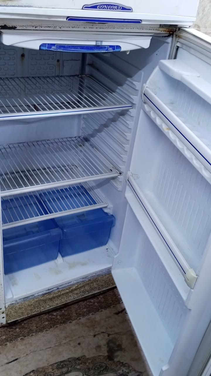 ثلاجه نظيفه سعر 125 بيها مجال 
مكان بغداد المشتل مستعجل على بيعتها ***********
