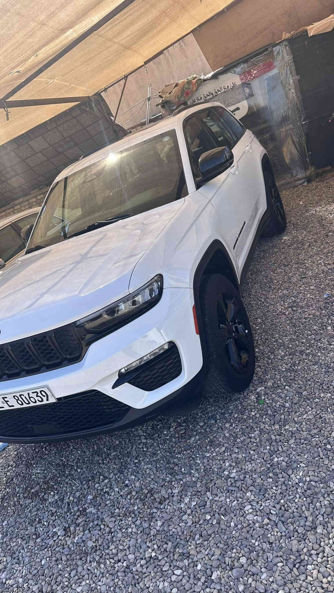 جيب كراند شيروكي التيتيود بلاك ادشن/موديل 2023خليجيه دواخل احمر /ماشيه 54الف كيلو متر / فتحه بلسقف رادار امامي/ مانع تصادم/ كشنات تدفئه وتبريد/ مانع مسار/محرك6 سلندر/ 5 راكب/ رقم اربيل/ تحذير النقطه عمياء/ كامره خلفيه/ تشتغل وطفي عند تقاطع ذاتي/ تحذير الخروج من مسار/ سياره بيها صبغ قليل كلش/ تخم تاير جديد/ سياره 
جديده حيل 
سعرها 380ورقه وبيها مجال 
مكان سياره في محافظة البصره
***********
سياره مغلفه نانو كلها
