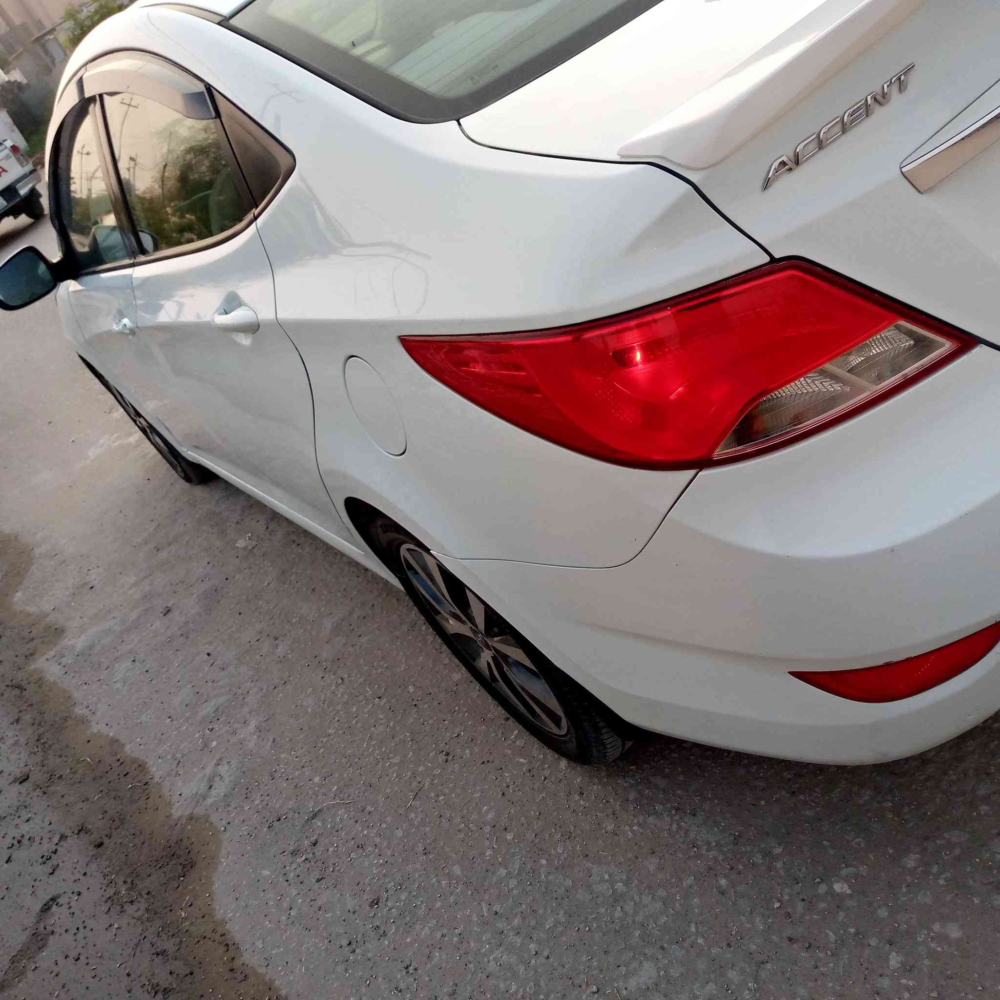 السلام عليكم للبيع فقط 
اكسنت موديل 16 الشركه العامه مال جناي 
كفاله من الصبغ والتبديل فقط كارتين فقط كارتين 
محرك 1600 قطرتين كفاله وكير كفاله ع الشركه 

فول مواصفات 

محرك 1600 
كير اوتو 
تبريد ويه السويج شرط ثلج
تدفئه شرط ع الشركه
فتحه اسلايت
اشاير بالمري 
تحكم استيرن
داخل بيجي 
5 ويل كب اكروم 
دبل دسك 
نطام ايكو تقليل وقود
اي بي اس ابريك 
شاشه كبير 
كامره ملونه

تغليف ارظيه وكشنات. شغل درجه اوله
تخم تايرات جدد حته السبير 

حداديه خلفيه واماميه شرط النعومه

رقم وسنويه وهزه جديده تحويل مباشر 

نعومه ونشاط ونظافه وجاهزه 100/100

رقم السياره بغداد        والعنوان بابل 

السعر 113 

***********.    رقم السياره بغداد الدولي والعنوان بابل
