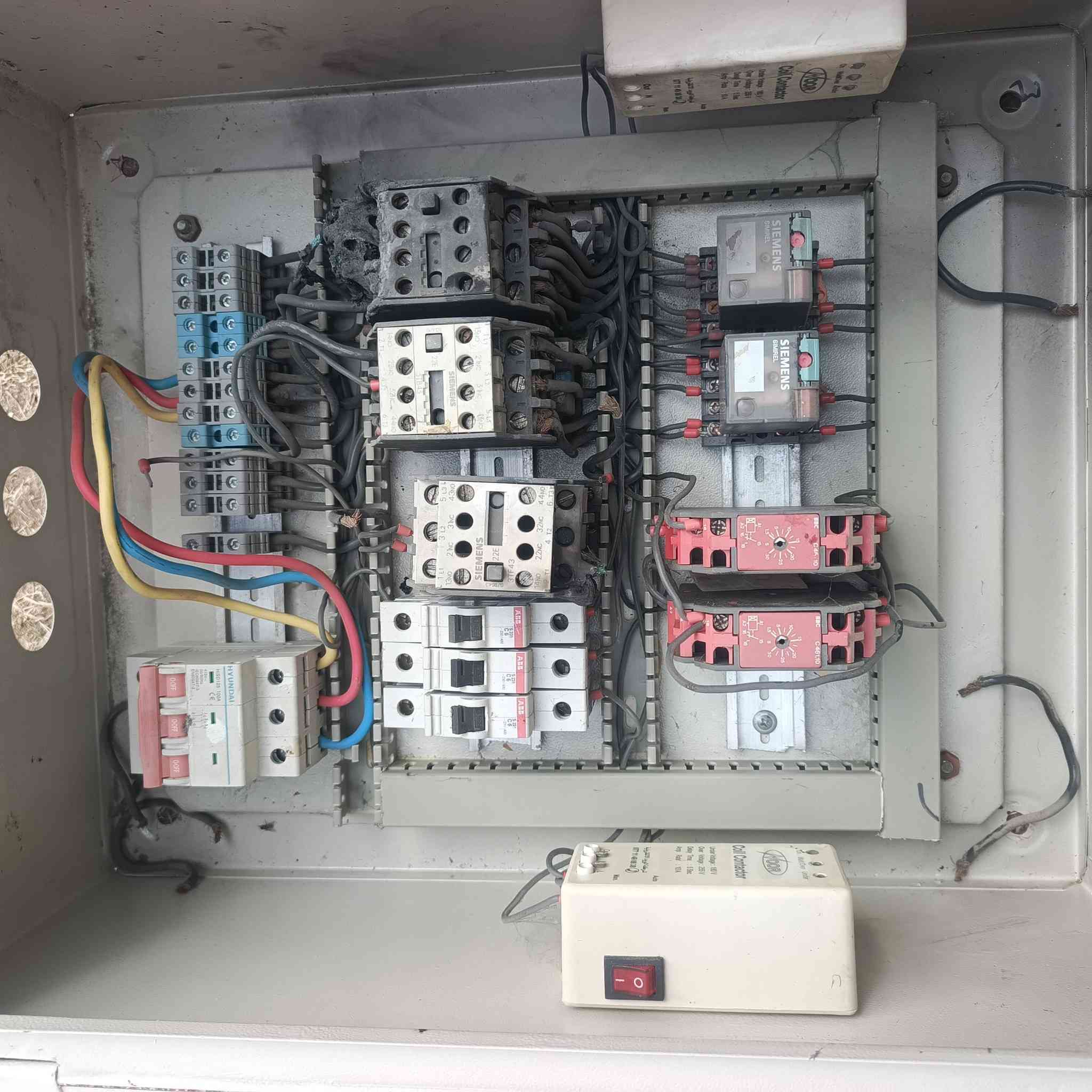 سلام عليكم بوردات 3 وثنين بس الهيكل يعني خمس بوردات.  وقاطع وياهن معرض فاين السعر خاص مكاني بغداد تاجي غرب سيطرة الشون ***********.  ***********
