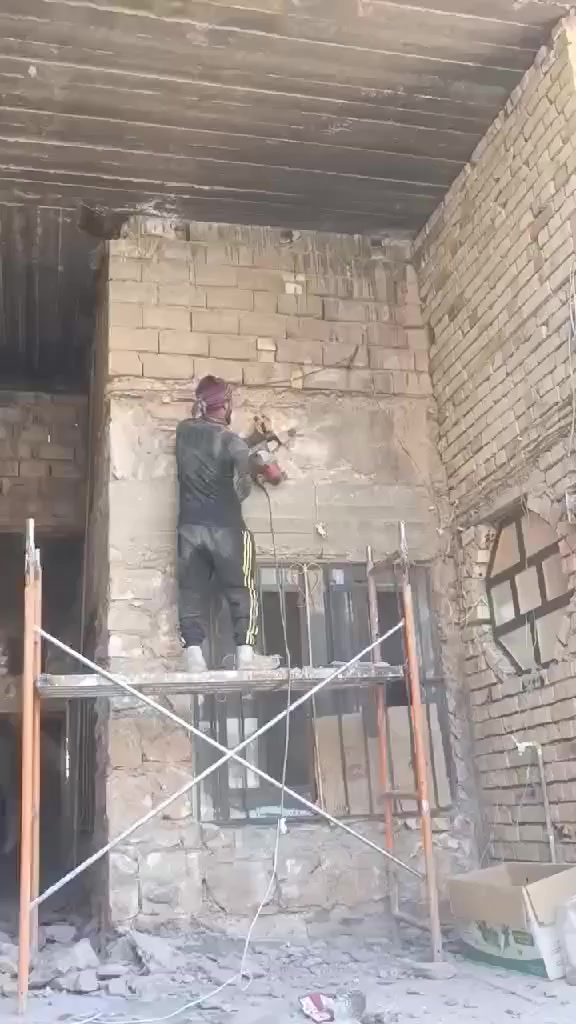 سلام عليكم  / يوجد كادر عمل جاهز/ تصعيد مواد/ تنضيف بيوت/ تفليش/ تكشيط/ تنضيف حدائق/ دفن نهري  / شقلنه ليل ونهار   /ومعداتنه جاهز/ ماعليك بس تصال على رقم  /     ***********
