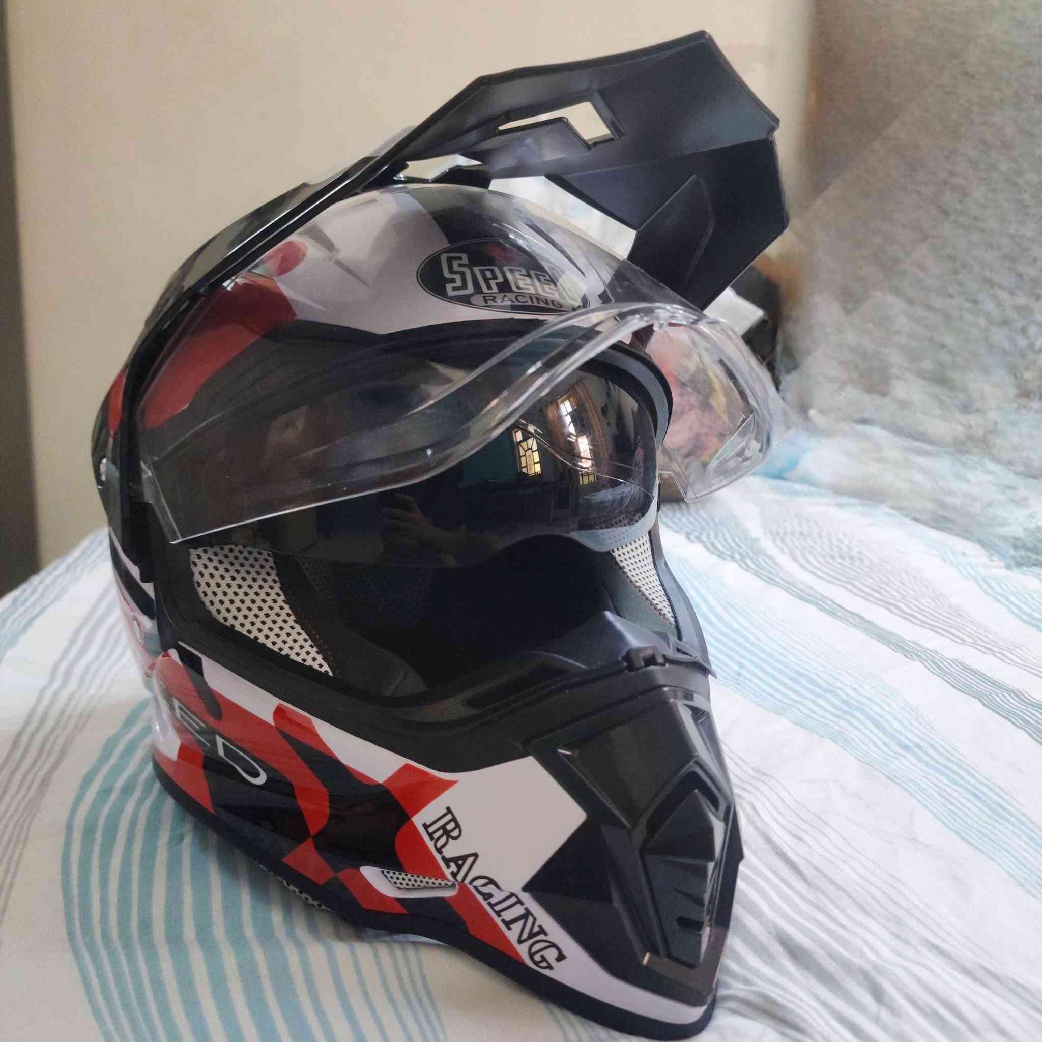 خوذه للبيع فقط
حجم لارج (L)
فتحات تهويه
اسفنج داخلي قابل للأزاله 
نظارات شمسيه 
مستعمل مرتين فقط 
السعر /85 الف وبيها مجال 
المكان /بغداد البلديات 
الرقم /***********
