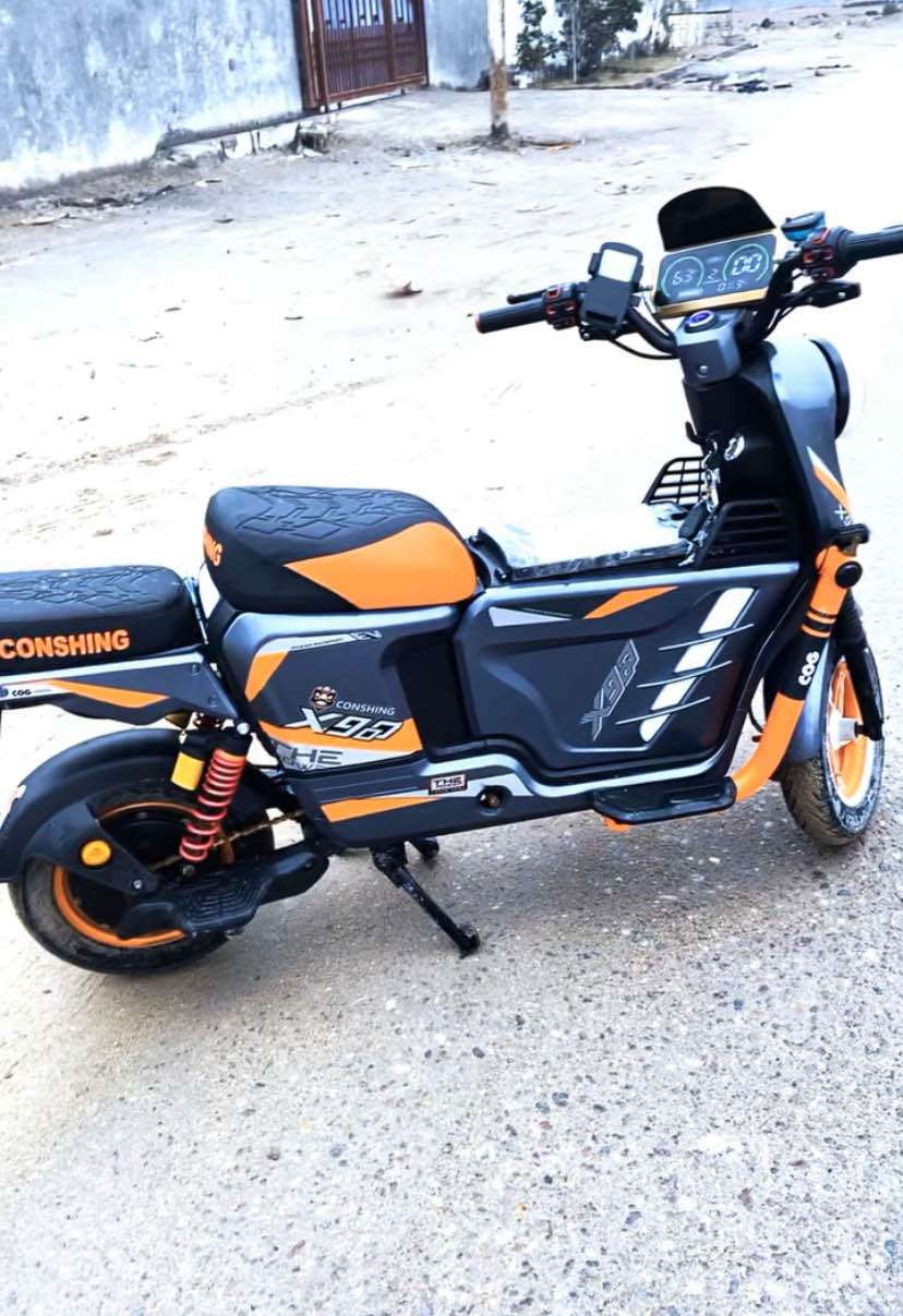 X900 
حجم البطاريات 33 
امبير 32 الملف 2000
الدراجه كلشي شغال بيها وما مبدل شي منها البطاريات البلاد والعقل هم يعني جبتها وكيل وماماشيه هواي ماشيه 5 كيلو لان جبتها اروح للمحل وارجع 
السعر 500 الاف 
مراوس ب R9 او R11 غيرهن ما اراوس
للاستفسار ***********
متوفر بس واتساب ع شريحه واكفه ابو الخصيب, البصرة
