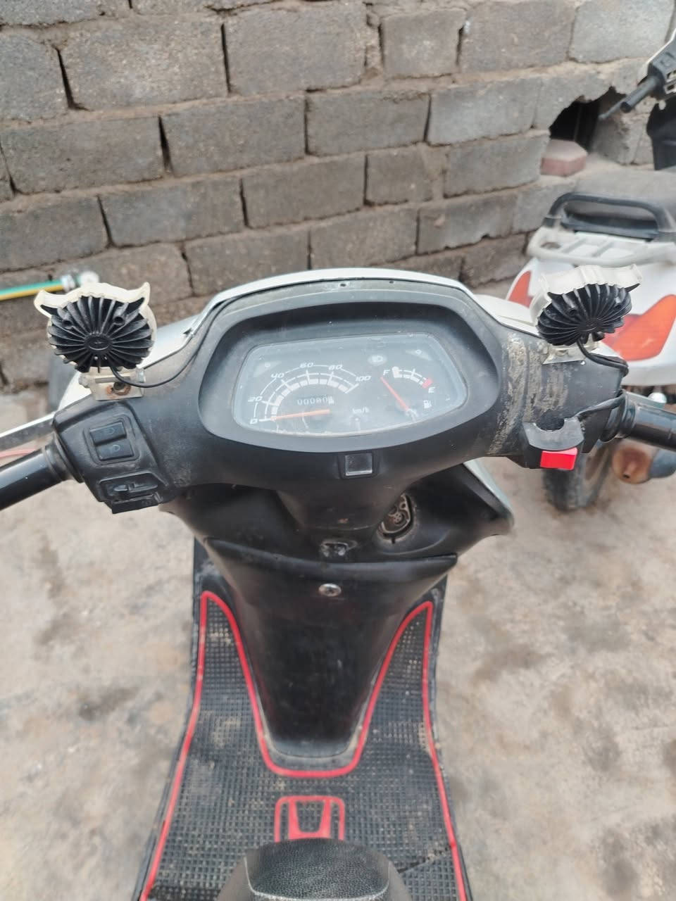 السلام عليكم دراجه سبيسي ماليزي للبيع نكره سلف هندر شغال سلف قفل جنطه قفل ستيرن 350 وبيها مجال ***********
