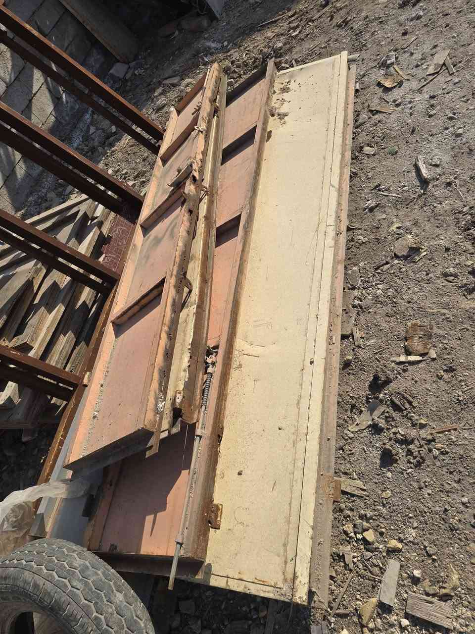 سلام عليكم 2 ابواب دفتري 
ارتفاع 2.5 مترين 
عرض 270 مترين 
عنوان بغداد جسر ديالى الجديد 
*********** سعر باب الواحد 275 الف
