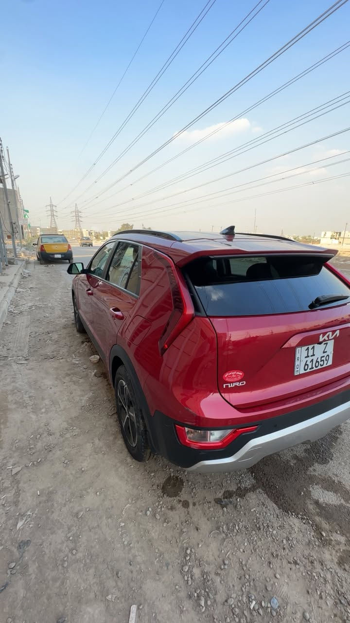 كيا نيرو هايبرد
موديل ٢٠٢٣
حادث باب خلفي يمنة مصلح نفسة بدون ايرباك لغد شاصي بجم كلة مكفول بطاريات منضومة الهايبرد كلها مكفولة 
مواصفات 
بصمة شاشة كشنات جلد كشن السائق كهربائي رادار امام جانبي خلفي منافذ شحن تايب سي تدفئة بل كشنات تحكمات استيرن مود درايف اوامر صوتية السيارة جاهزة ع اكمل وجه وترايها شرط زيرو 
 السعر ١٦٥ بيها مجال مكانها بغداد الدورة هاتف ***********
