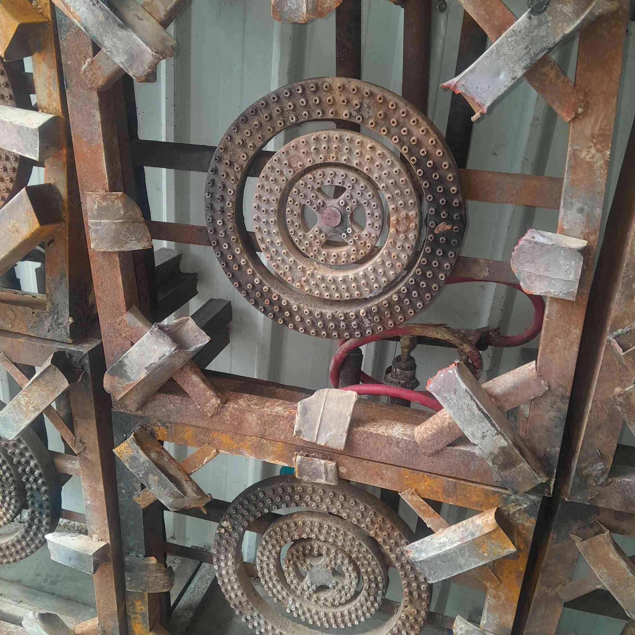 السلام عليكم طباخات للبيع العدد ٥ شغالات سعر الطباخ ٣٥ الف مكاني بغداد السيديه ***********
