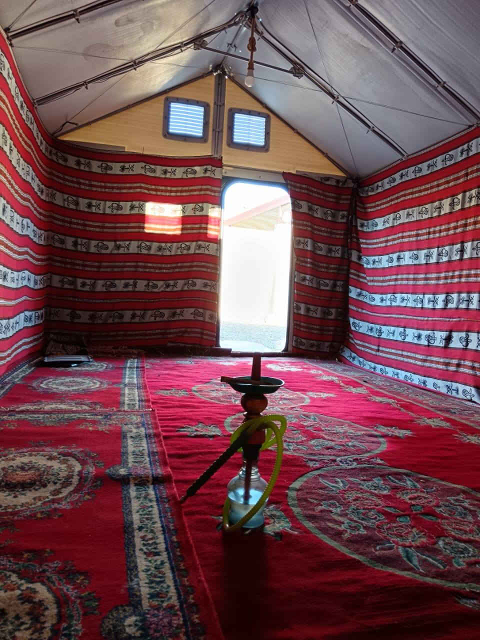 خيمه للبيع   6×4 نضيفه كلش  جاهزه كهرباء وكامله   السعر  خاص  رقمي *********** عنوان النجف ابو صخير
