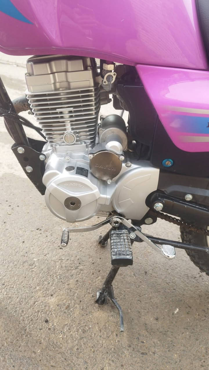 السلام عليكم دراجه دايون جاهزة من كلشي كل نقص مابيها رقم سنوية تحويل ثاني يوم السعر 2400 

***********. عنواني بغداد مدينة الصدر
