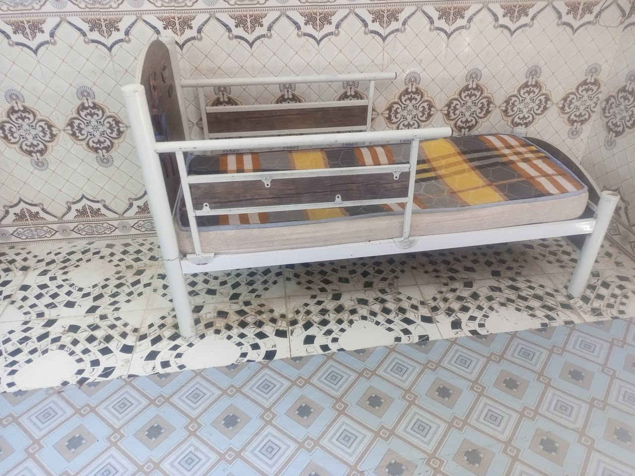 جرابي 2 اللبيع سعر  ب 70 رقم ***********
