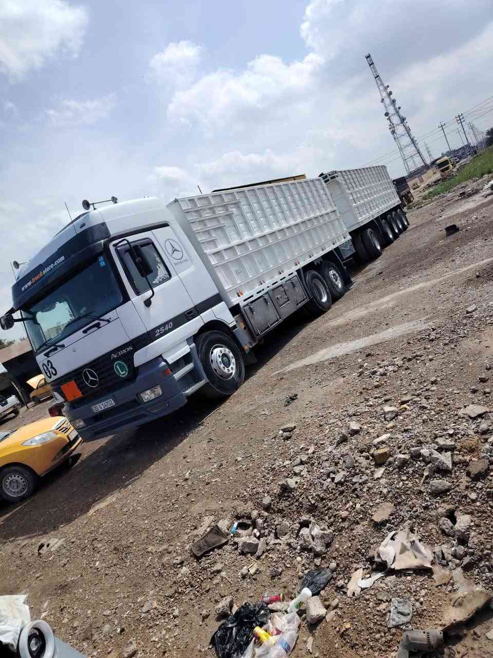 السلام عليكم ورحمة الله وبركاته
اكتروز البيع

موديل 2003
قاطره ومقطوره مربوطة 5محاور بلسنويه
مكفولة جاهزه العمل
هزه وسنويه جديده 3لوحات
رقم إنكليزي
مكلف بالنشر
أي ستفسار الاتصال بلرقم ***********
