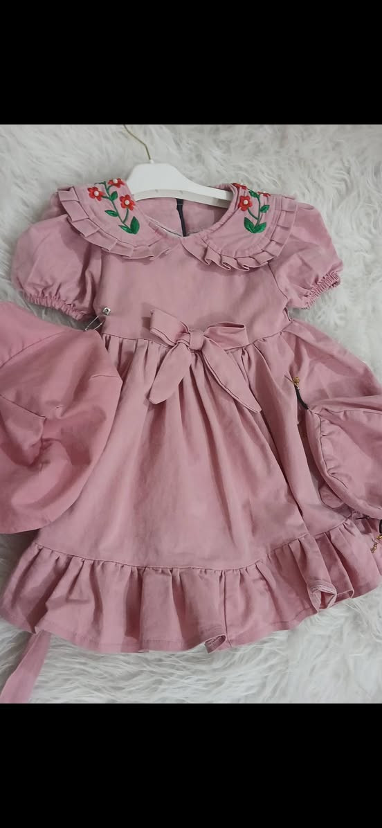 فساتين وثياب بناتي يلبس عمر سنة وسنه ونص وسنتين مع احذيتها نظيفه جدا ملبوسة مرة او مرتين


**إذا كنت صاحب هذا الإعلان وتريد حذفه لأي سبب، رجاءا أرسل رسالة إلى الدعم الفني**