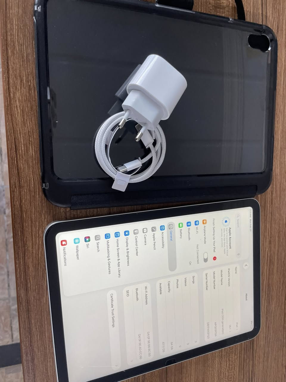 جهاز آيباد ١٠، سعة ٦٤ جيجابايت، نظيف جدًا وبدون أي تلف، البطارية بحالة ٩٥٪، السعر ٤٠٠، للتواصل عبر واتساب: ***********
