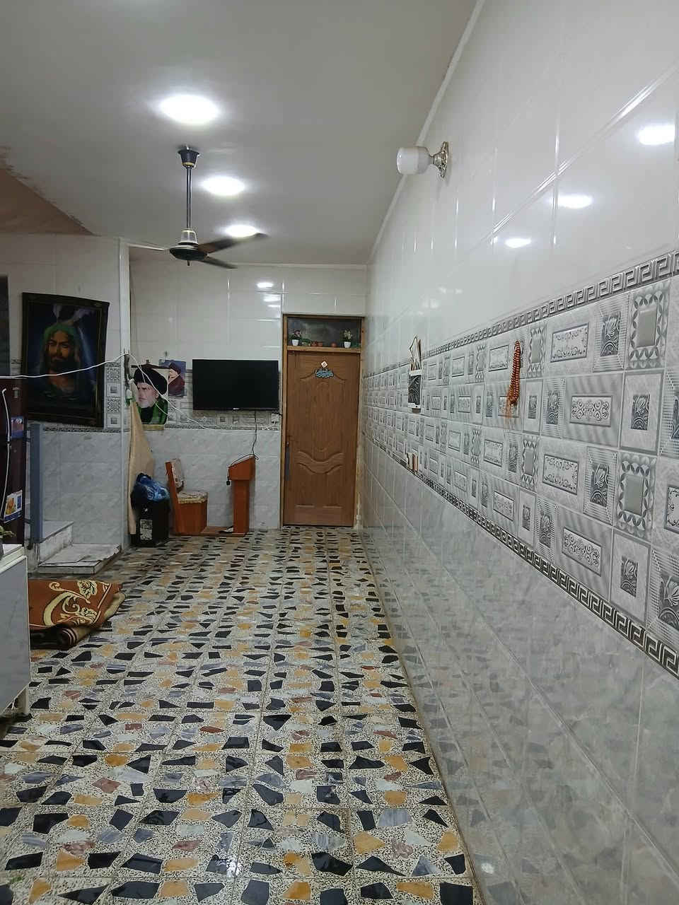 سلام عليكم بيت للبيع مساحة 100 متر منطقة علاوي الاسمر مقابل حي الكوفة شارع أسواق بابا اشتريلي جهة ام الكبر
بناء جديد وكامل 
السعر 68 بي مجال بسيط
***********
