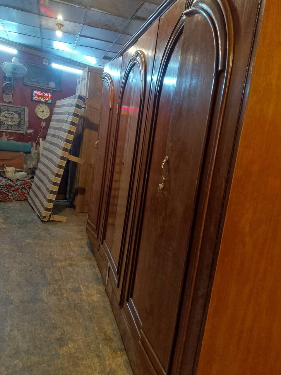 كنتور مستعمل شغل ثقيل 5 ابواب 
سعر 170


**إذا كنت صاحب هذا الإعلان وتريد حذفه لأي سبب، رجاءا أرسل رسالة إلى الدعم الفني**