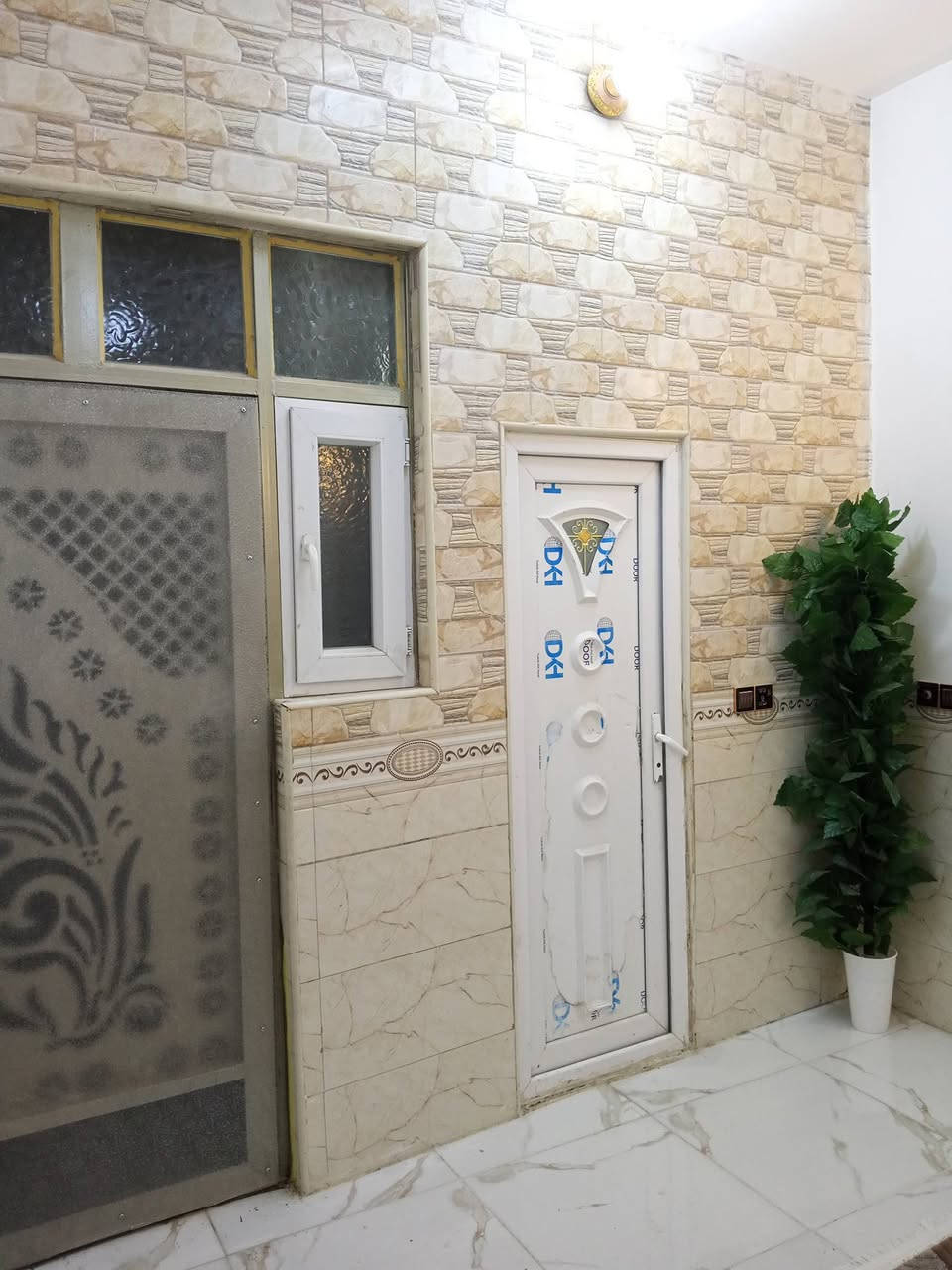 السلام عليكم .. يوجد دارين  للبيع او للرهن واحد بصف الثاني بيوت نضيفه جدا مشمول بقرار 320 للتطويب منطقة الصدر الثالث 17تموز الكوفه قريب التبليط الي نازل من اسواق فدك قرب مسجد محمد وال محمد للاستفسار اكثر مراسلة الصفحه او الاتصال ع رقم وممنون الكم *********** وات ساب
