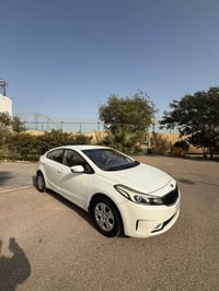 للبيع سيراتو2017 خليجي ماشيه 90 الف 07829340029