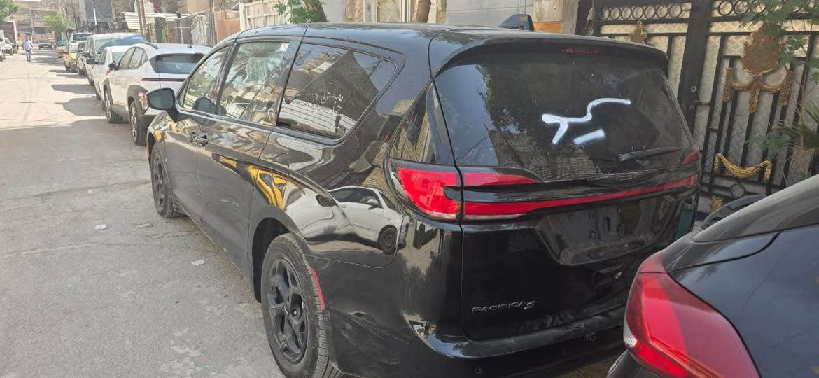 🔥 للبيع – كرايسلر باسيفيكا 2023 هايبرد فل مواصفات 🔥
CHRYSLER PACIFICA 2023 HYBRID LIMITED

📍 الموقع: بغداد – الشعب
📄 رقم بغداد باسمي
📌 الحالة: إيربك
🚗 الممشى: 12 ألف ميل فقط
🛠 حادث خفيف موضح بالصور

✨ المواصفات:
✔️ تشغيل بصمة + أبواب بصمة
✔️ هندبريك بصمة
✔️ تشغيل عن بُعد
✔️ هيتـرات بالكشنات
✔️ رادار جانبي + أمامي + خلفي
✔️ بيان كهرباء (تحكم ريموت)
✔️ صندوق كهرباء شفط
✔️ كشنات VIP منفصل
✔️ مانع انزلاق
✔️ لايت الشكل الجديد
✔️ تنبيه الخروج عن المسار
✔️ تبريد مركزي ثلاث قطع
✔️ تدفئة كراسي + ستيرن
✔️ تحكم ستيرن فول
✔️ إشارات بالمرايا
✔️ محرك 6 سلندر 3600
✔️ كير ماوس
✔️ كشنات كهربائية
✔️ جنطة وأبواب جانبية تفتح بالرجل (مستشعر)

🚘 السيارة نظيفة جداً ومواصفات عالية
📲 للاستفسار مراسلة خاص
📍 المعاينة في بغداد – الشعب
السعر 259 وبيه مجال بسيط جدا 
***********
*********** بغداد, العراق
