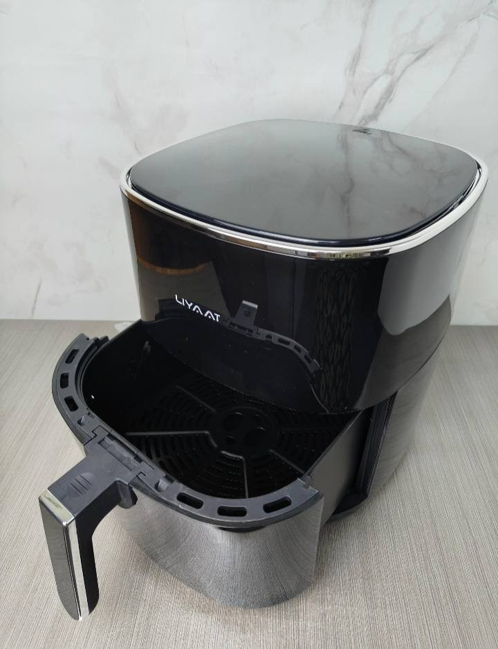 قلاية هوائية 6 لتر من LIYAAT
نوع القلاية: قلاية هوائية تعمل بالهواء الساخن
طريقة الطهي: تقلي بدون استخدام زيت أو دهن
درجة الحرارة: قابلة للتعديل من 80°C إلى 200°C
الوقت: مؤقت حتى 60 دقيقة مع إيقاف تلقائي
السلة والصينية:
سلة القلي وصينية قابلة للغسل في غسالة الصحون
بطبقة غير لاصقة
الطاقة: 1500 واط
التحكم في درجة الحرارة: قابل للتعديل

ألمانية اصلية


**إذا كنت صاحب هذا الإعلان وتريد حذفه لأي سبب، رجاءا أرسل رسالة إلى الدعم الفني**