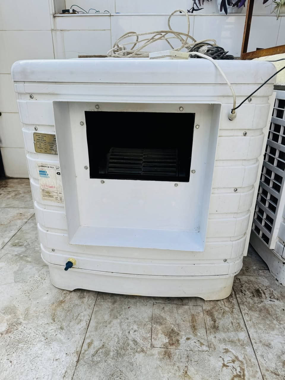 مبردات حجم 3/5 عدد 2 شغالات شرط الفحص شاشه وريمونت مكان اربيل متواجد واتس اب ***********
