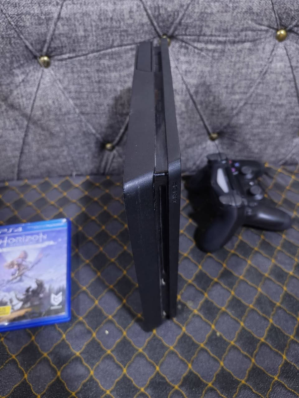 للبيع بلايستيشن 4 سليم اونلاين (PS4 Slim) – 1TB
- سعة: 1 تيرا
- إصدار النظام: 13
- الحالة: نظيف 8/10
- يشتغل بدون أي مشاكل
- وياه يدة أصلية + يدة تجارية
- جميع الكيبلات الأصلية
- بدون حسابات، جاهز للمشتري حتى يستخدم حسابه الخاص.
- وياه لعبة هورايزون الجزء الاول 

السعر: 275 ألف دينار قابل للتفاوض بالمعقول.

للاستفسار راسلني *********** واتساب .
