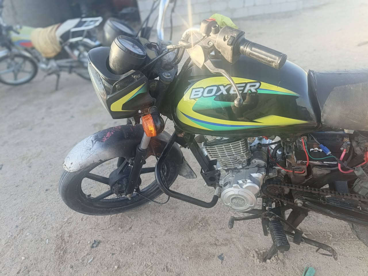 سلام عليكم دراجه بوكسر ٥كير ٢٢م ب ٣٥٠وبيها مجال مكينه مجفته جديده ***********مكاني كربلاء طريق كربلاء نجف عمود 1175
