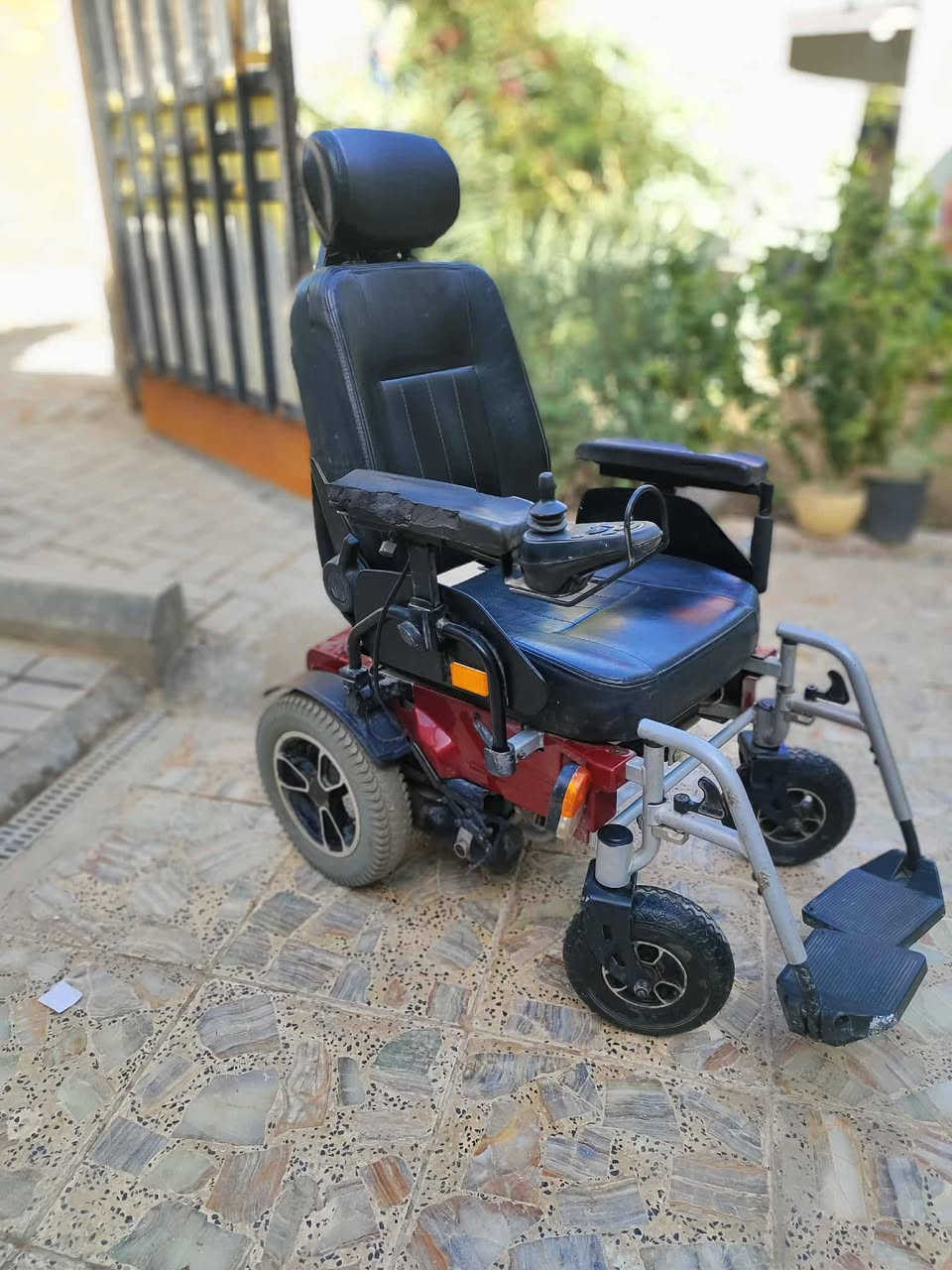 عربانه شحن للبيع نوعيه جيده جداً مستعمله نظيفه بطاريات جدد الشراي يتصل على الرقم ***********
