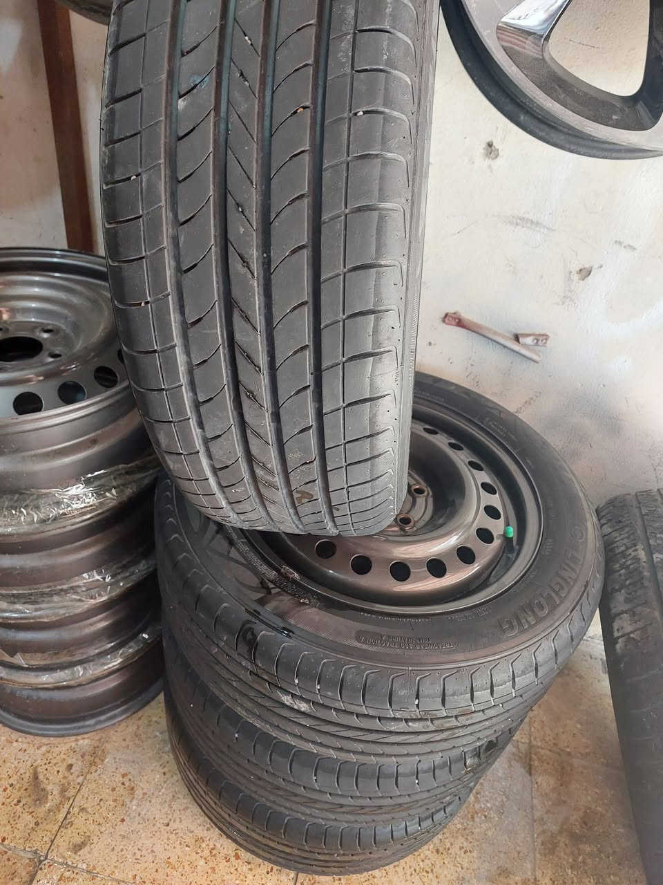 سلام عليكم تخم ويل حجم ١٦ أصلي ابو ختم مصبوغ حراري فيلي بي تخم تاير جديد جديد  يرهم النترة او سيراتو بيع او مرواس موبايل ***********
