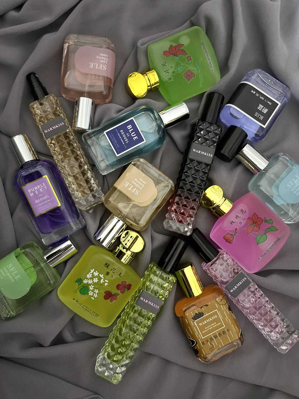 عطور سعر القطعه الف ونص اقل كميه للطلب 10 قطع  للحجز ماسنجر وباقي انواع العطور منشوره بحسابي ادخل ع الصفحه تشوفهن
او تواصل واتساب ***********
