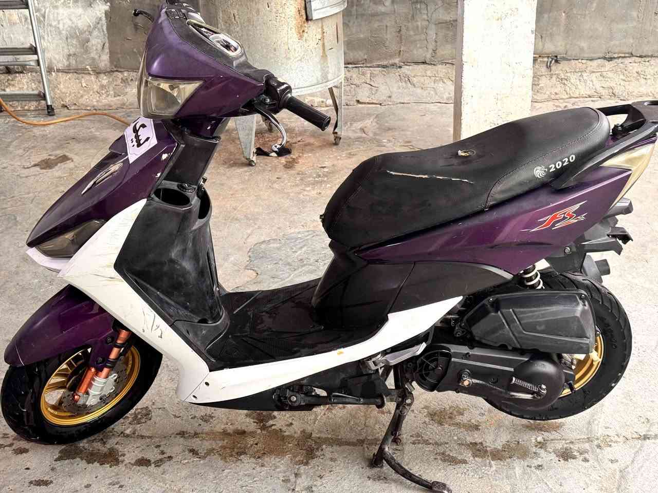 دراجه FS
مفتوحه مره وحده 
كلشي شغال بيه سويچ بصمه 
سلف اوراق الدراجه السعر 190 الف وبيه مجال
*********** Honolulu, HI
