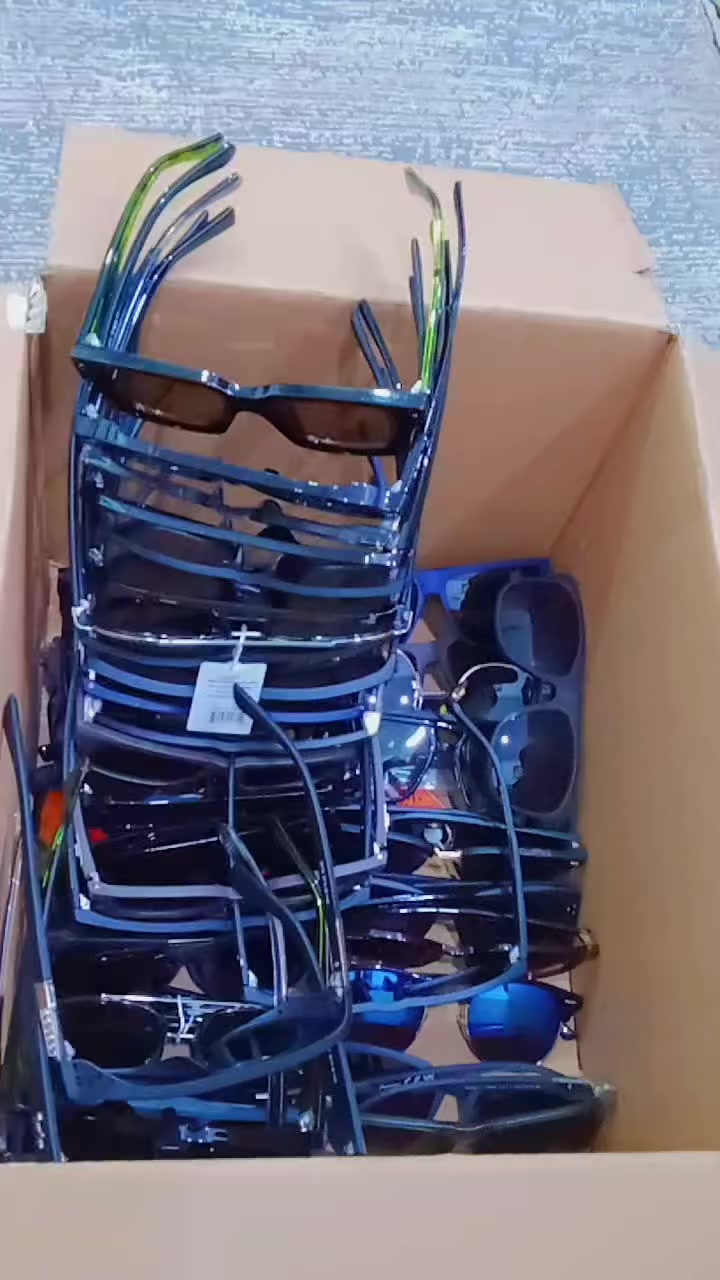 ياالله سلام عليكم نظارات شمسية ماركه أوربي رجالي فقط سعر 100قطعه 135الف مع التوصيل ***********وات ساب مخزن المميز للاكسسوارات الاوربيه والنظارات الاوربي
