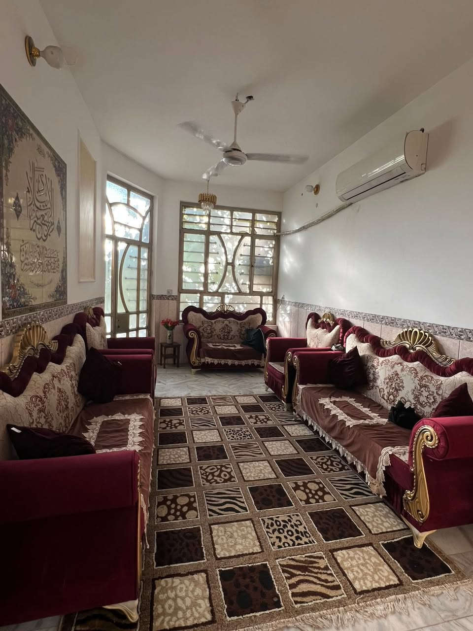 السلام عليكم بيت للبيع مساحته ١٧٥ الشعله شارع ستين/قرب شارع ابو طياره زراعي /*********** للاستفسار !
