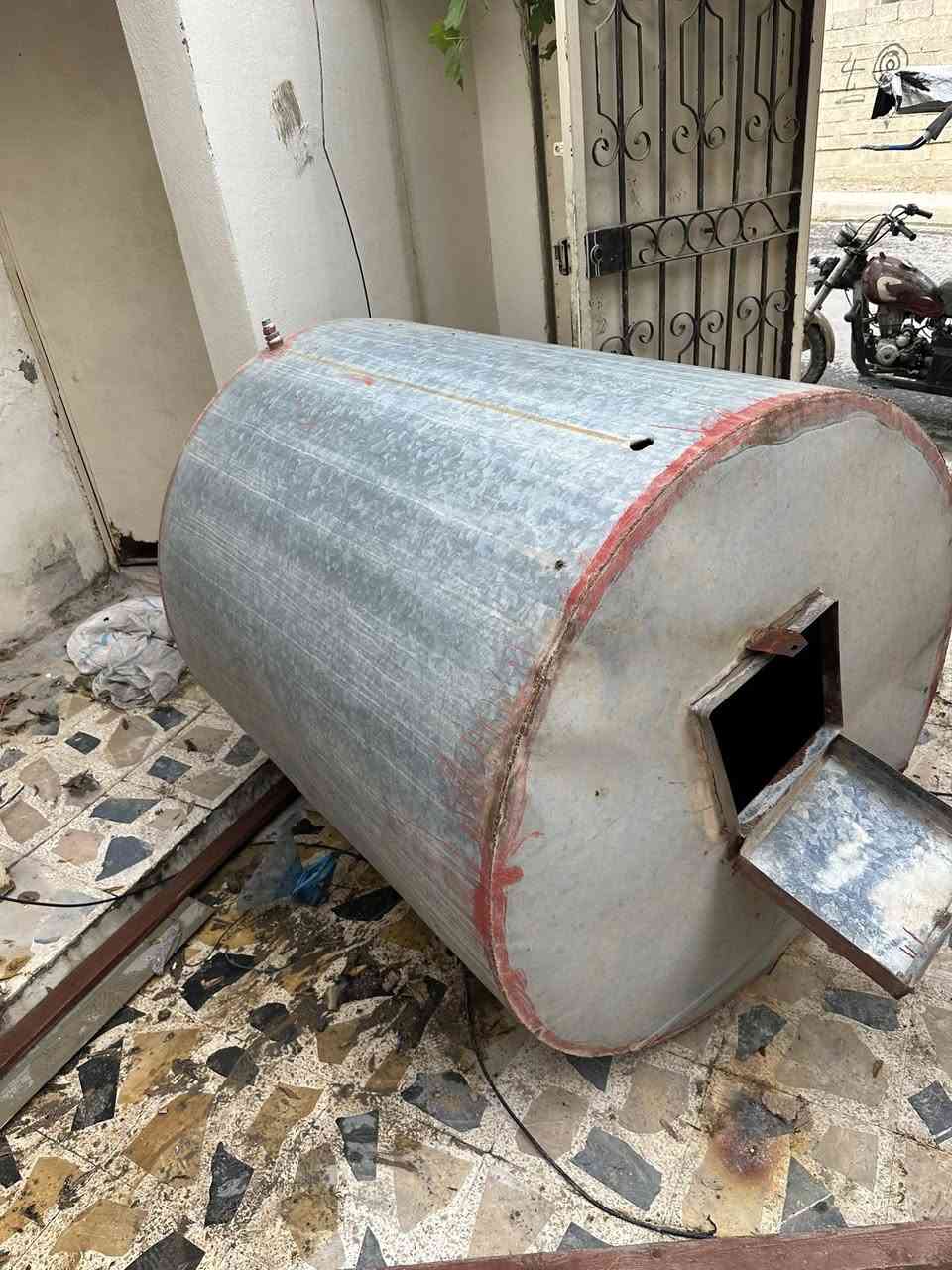 تانكي كبير مابي عيب ٤٠
كبزر شغال مع هيتر ٣٥


**إذا كنت صاحب هذا الإعلان وتريد حذفه لأي سبب، رجاءا أرسل رسالة إلى الدعم الفني**