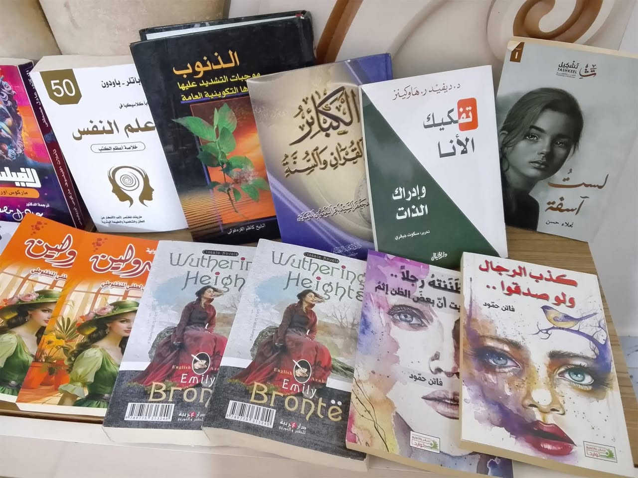 السلام عليكم اخوان هاذي كتب متنوعة  للبيع الموقع النجف. حي النداء للتواصل والاستفسار ***********
