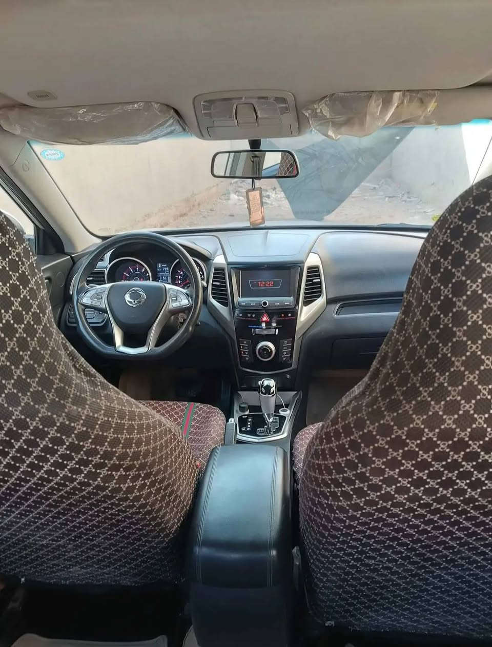 سانك يونك تيفولي 2016
بنزين  محرك 16 كير اوتو وبقيه مواصفات 
سنويه تنتهي 2027 شرط كل جسمها علی بلاد بيها تعديل بسيط بارد بيها كابون بنزين
ماشيه 114 الف كيلو  اي استفسار اتصال علی رقم *********** مكان سياره كركوك
