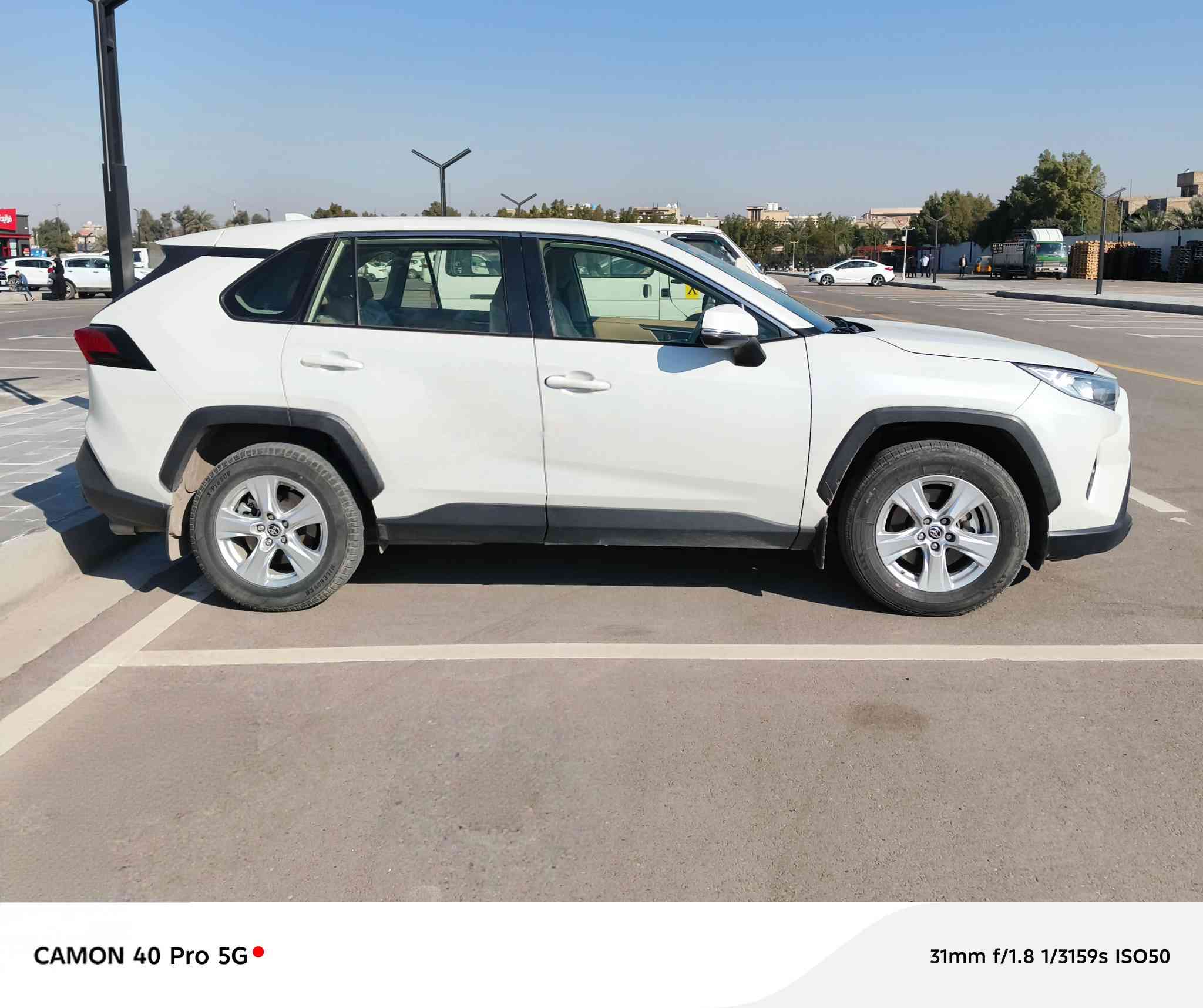 سلام عليكم
تويوتا راف فور موديل 2020 خليجي بانزين
وكالة ساز ام الضمان 
السيارة رقم بغداد الجديد باسمي هزة و سنوية تنتهي 2030 تحويل ثاني يوم السيارة ماشية 74الف قابل لزيادة

مواصفات السيارة 
مكينة2500
فور ويل درايف 4x4
بصمة السيارة + دخول ذكي+ بصمات عدد ٢ وياه
شاشة اصلية واريح نفكيشن
ست وضعيات قيادة 
مري شفط 
اشاير بالمري
هاندبريك بصمة
اوتو هولد
مراية وسطية عاكسة للضوء
تبريد بيانو +ومناخ منفصل و قطعتين تبريد
لد نهاري
لايت زينون عالي ناصي +بلوجكتر ضبابي
خمسه ويل كب+ سبير منازل

السيارة مكفولة عده بارد بسيط بل باب مال سايق

السعر 230$ وبيه مجال
للاتصال:***********
غير متواجد على الفيس
