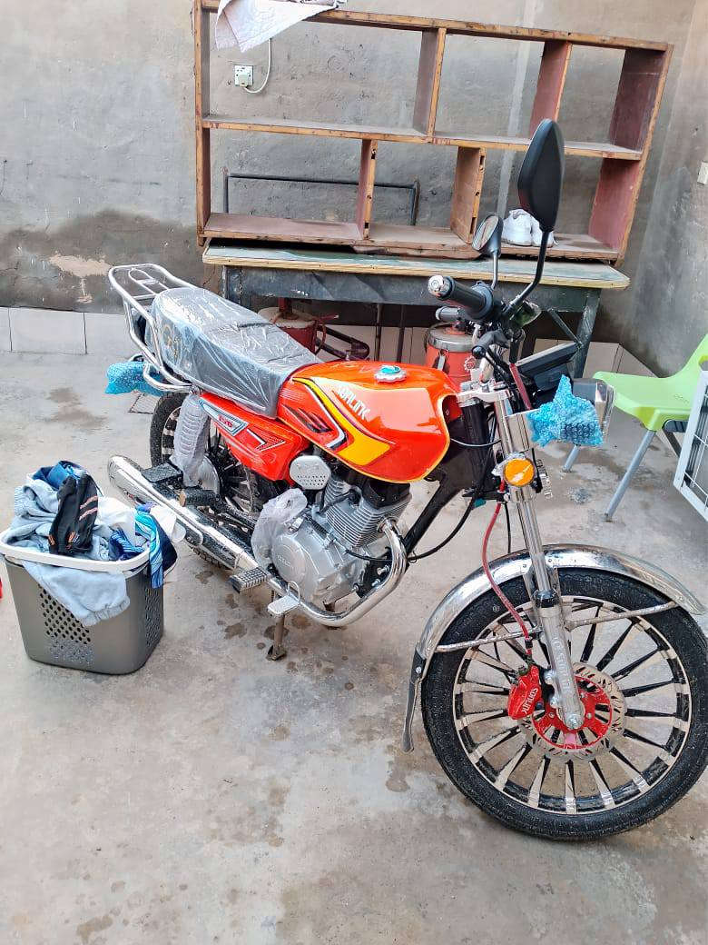 سلام عليكم للبيع موديل 25 دراجه جديد اسويج او بصمه سعر 900اوبيهه مجال مكان تاجي سبع البور ***********.       ***********
