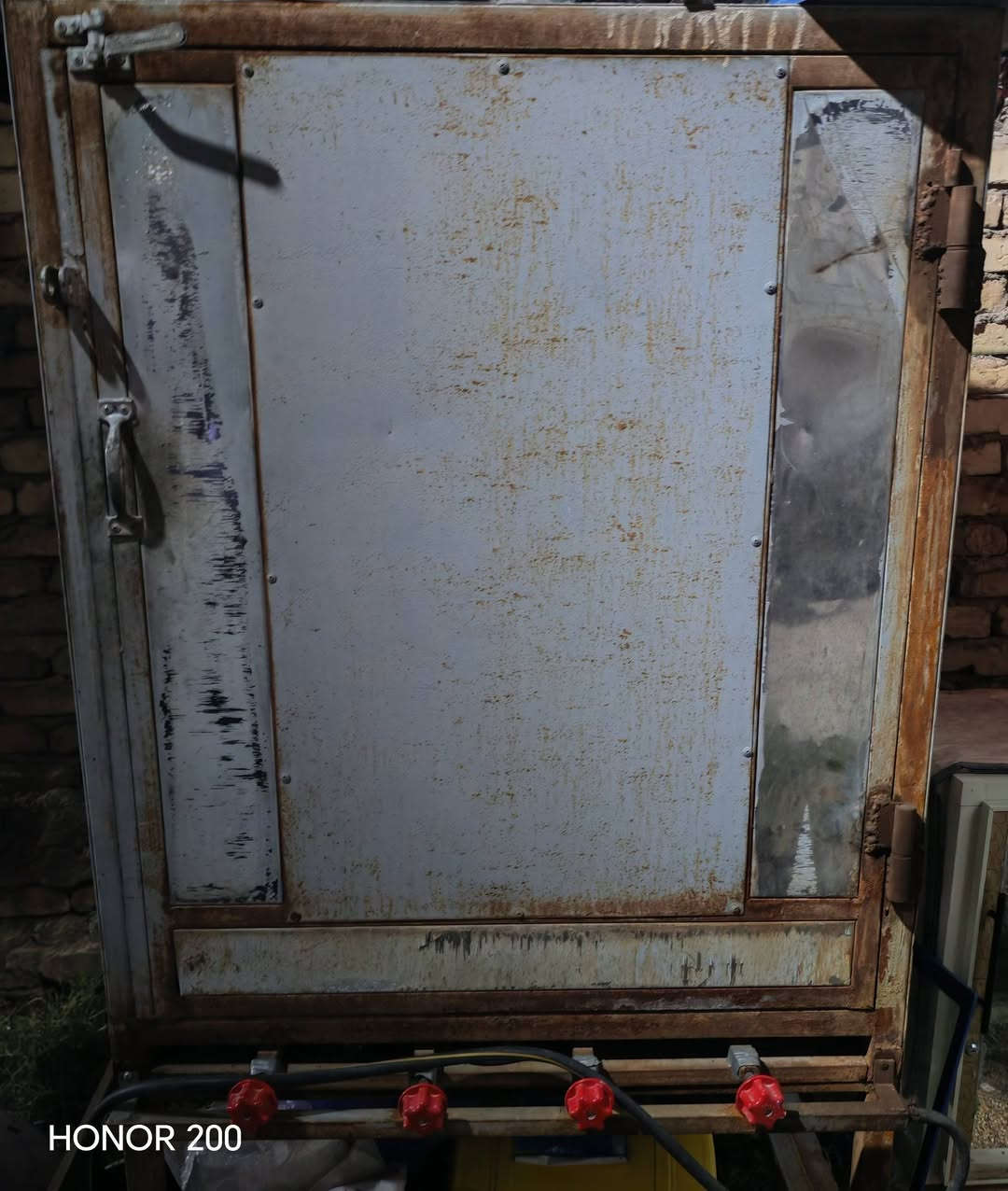 السلام عليكم متاح فرف نضيف وشغال متكون من سبع خانات يعني سبع صواني + مكاين مال حمص بطحينه ثنينهم شغالات ونضاف + جام خانه مال كلشي ترهم مال لفات مال جبس + شواية مال بركر إيطالية
*********** يوجد واتساب
العنوان المحمودية
