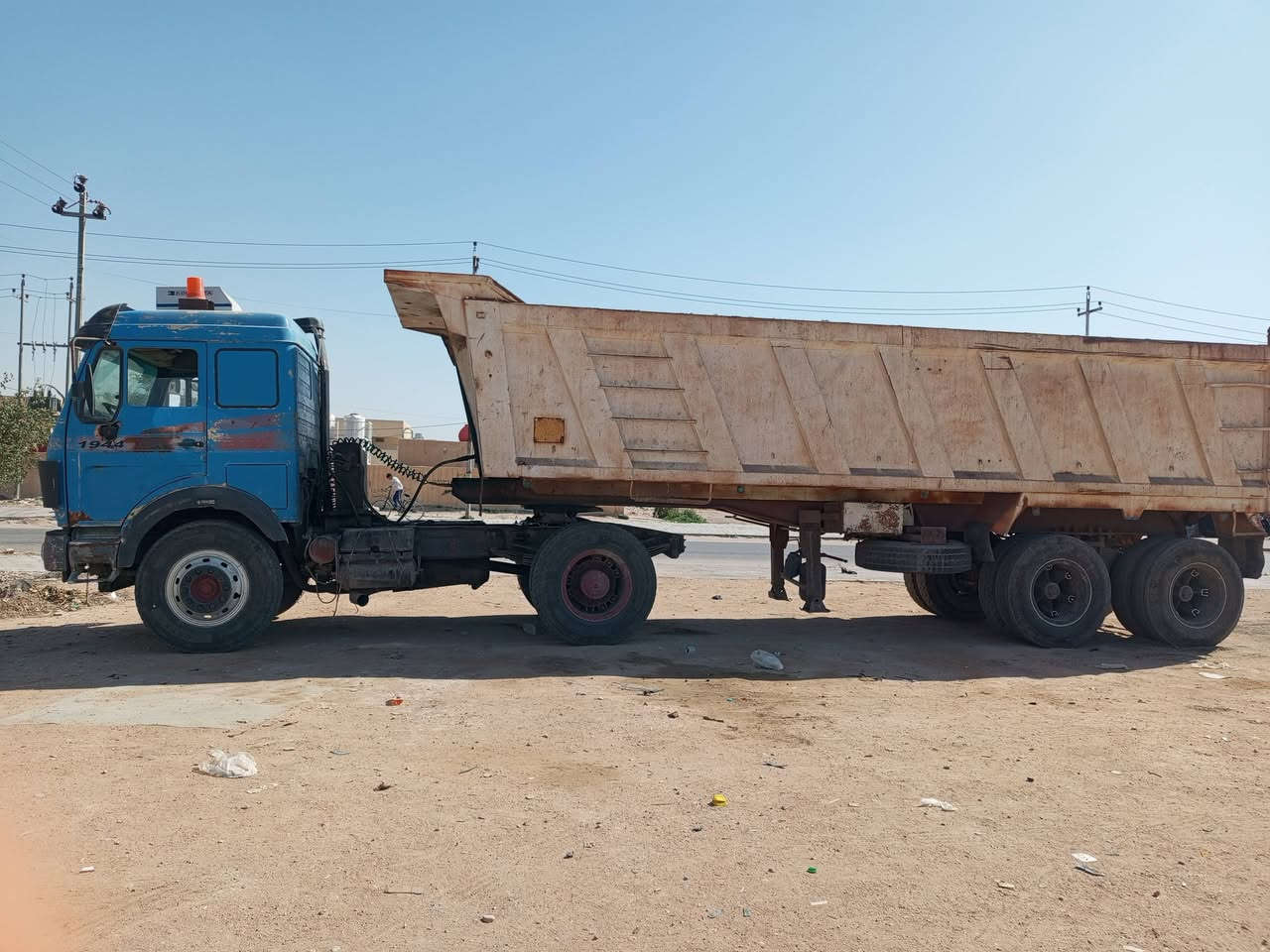 السلام  عليكم راس وعربانه  البيع موديل 88 مكينه44جديد كير160 جديد  عربانه علم 2007  تخم تاير راس وعربانه ***********
