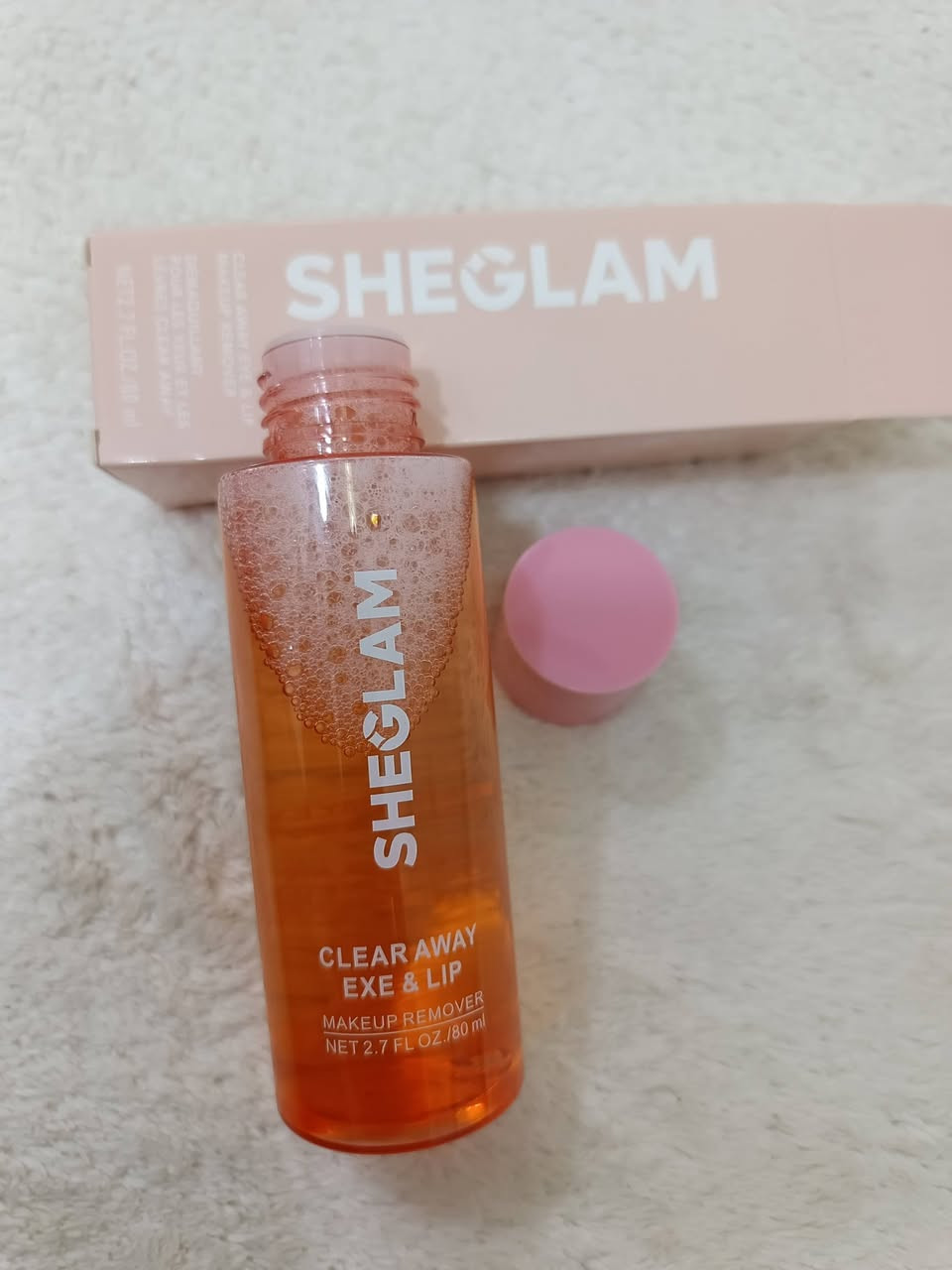 هذا المنتج عبارة عن مزيل مكياج، ويشير رمز الباركود إلى أنه قد يكون من منتجات العلامة التجارية "NLUSIGN" الظاهرة على القلم المجاور.
يعمل على إزالة أنواع مختلفة من المكياج والأوساخ والزيوت الزائدة. 

يترك البشرة رقيقة ورطبة بعد الاستخدام. 

يجب استخدامه بوضع المزيل على قطنة، والانتظار لبضع ثوانٍ على المكياج حتى يذوب، ثم المسح بلطف.


**إذا كنت صاحب هذا الإعلان وتريد حذفه لأي سبب، رجاءا أرسل رسالة إلى الدعم الفني**