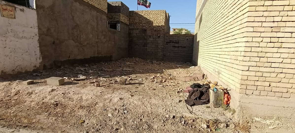 السلام عليكم
قطعه ارض للبيع المساحه 75 مربعه خلف الساحه الثانيه شارع القديم 
السعر 19 وبيها مجال الاتصال***********
