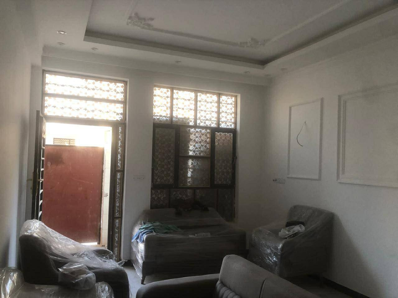 ١٠٠ م واجهه ٥ نزال ٢٠  دار للبيع طابقين السريدات الجديده مربع ٣  الفوك مثل الجوة نفص بس بيتونه ستاره مواد موجوده بس عمل نقص شارع صب للاستفسار مراسله وتساب***********
