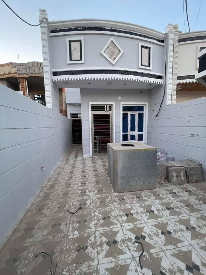 دار للبيع المساحه 150 متر طابق واحد الواجهيه 5 والنزال 30 بناء زيرو السعر 80 وبي مجال القادسيه قطعه 500 
***********
***********
